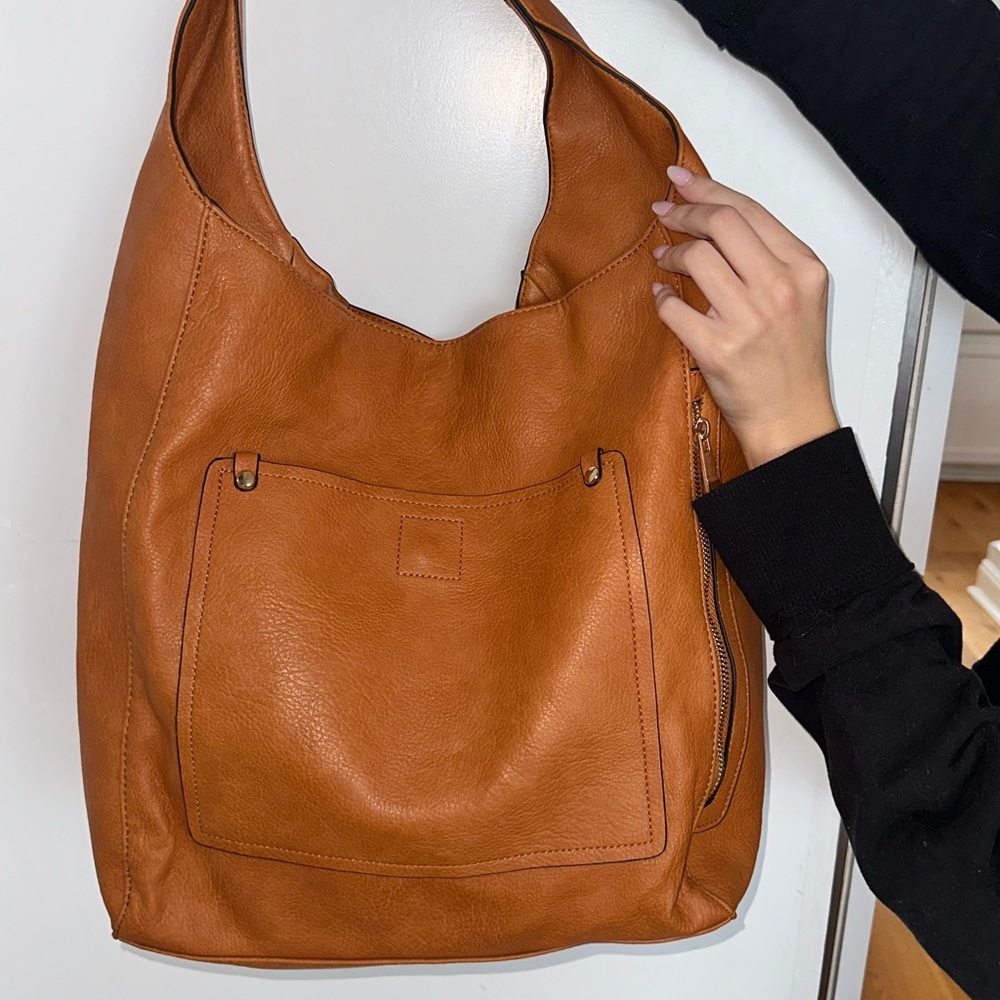 Elegant Tan Leather Hobo Bag